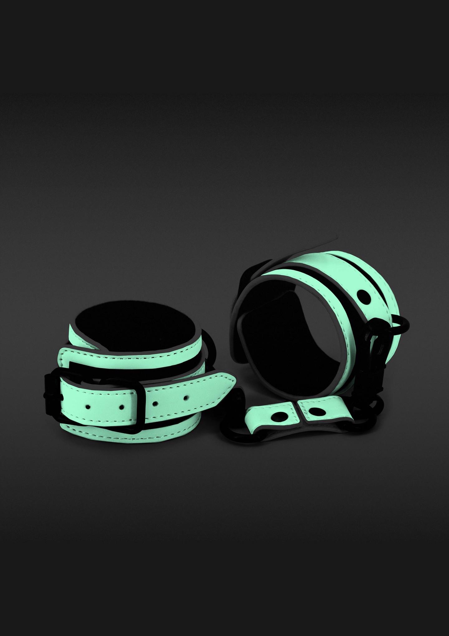 18862_GLOW_01